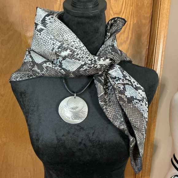 GUCCI 100% Silk Python Print SCARF - Picture 1 of 11